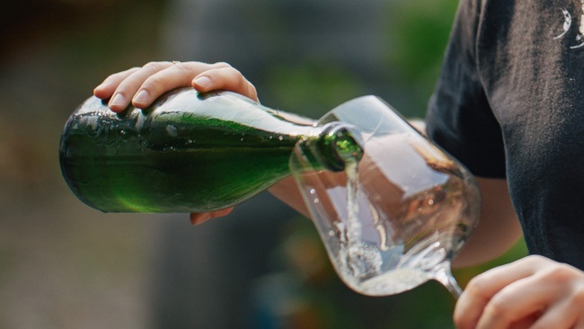 WEINBAR IM WEINGUT DR. HEGER