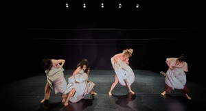 Wen Hui / Living Dance Studio ›New Report on Giving Birth‹