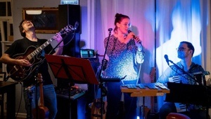 MvdE Konzert mit Valentine & The True Believers