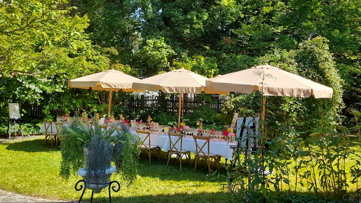 Schlosspalais No. 1 \u0026 Team