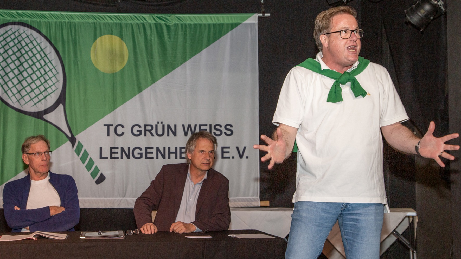 "Extrawurst" Die Tribüne