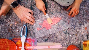 Creative Bonding – Kreativzeit für Eltern & Kinder mit Acrylfarbe