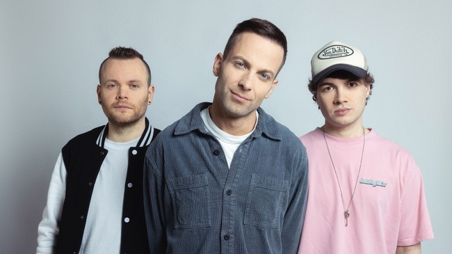 THREE MINUTE PICTURE, FORTY37 und HOLLY WOULD SURRENDER