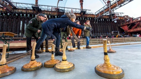 Zollverein-Eisbahn: Eisstockschießen