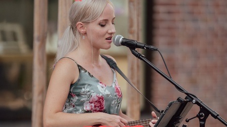 Schienenbuskonzert mit Samona Jane