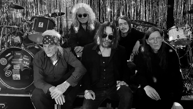 Creative Outlaws präsentiert: The Multicoloured Shades