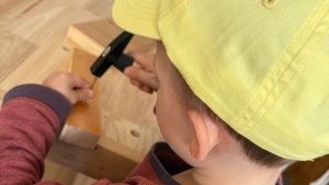 Familien-Kreativworkshop in Köln: Werken mit Holz (ab 4 Jahre)