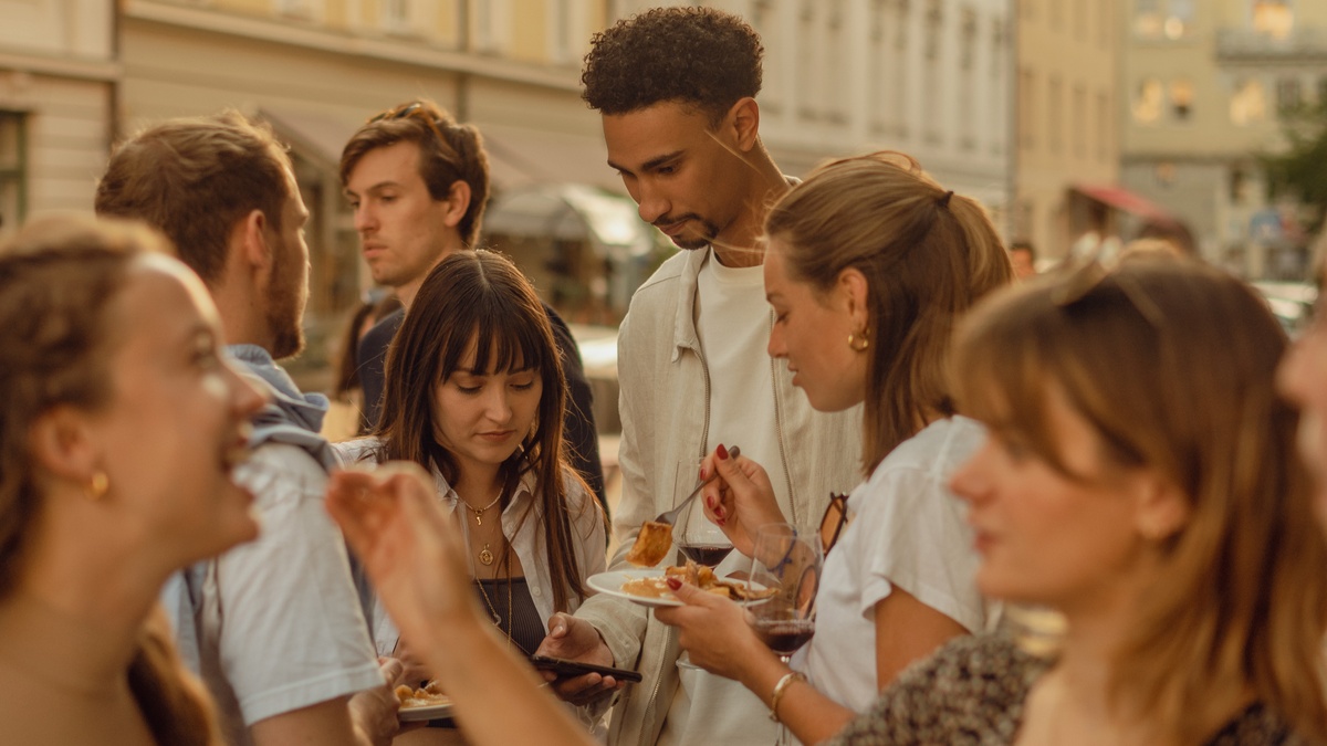 Wine & Food Walking Tour HAIDHAUSEN!