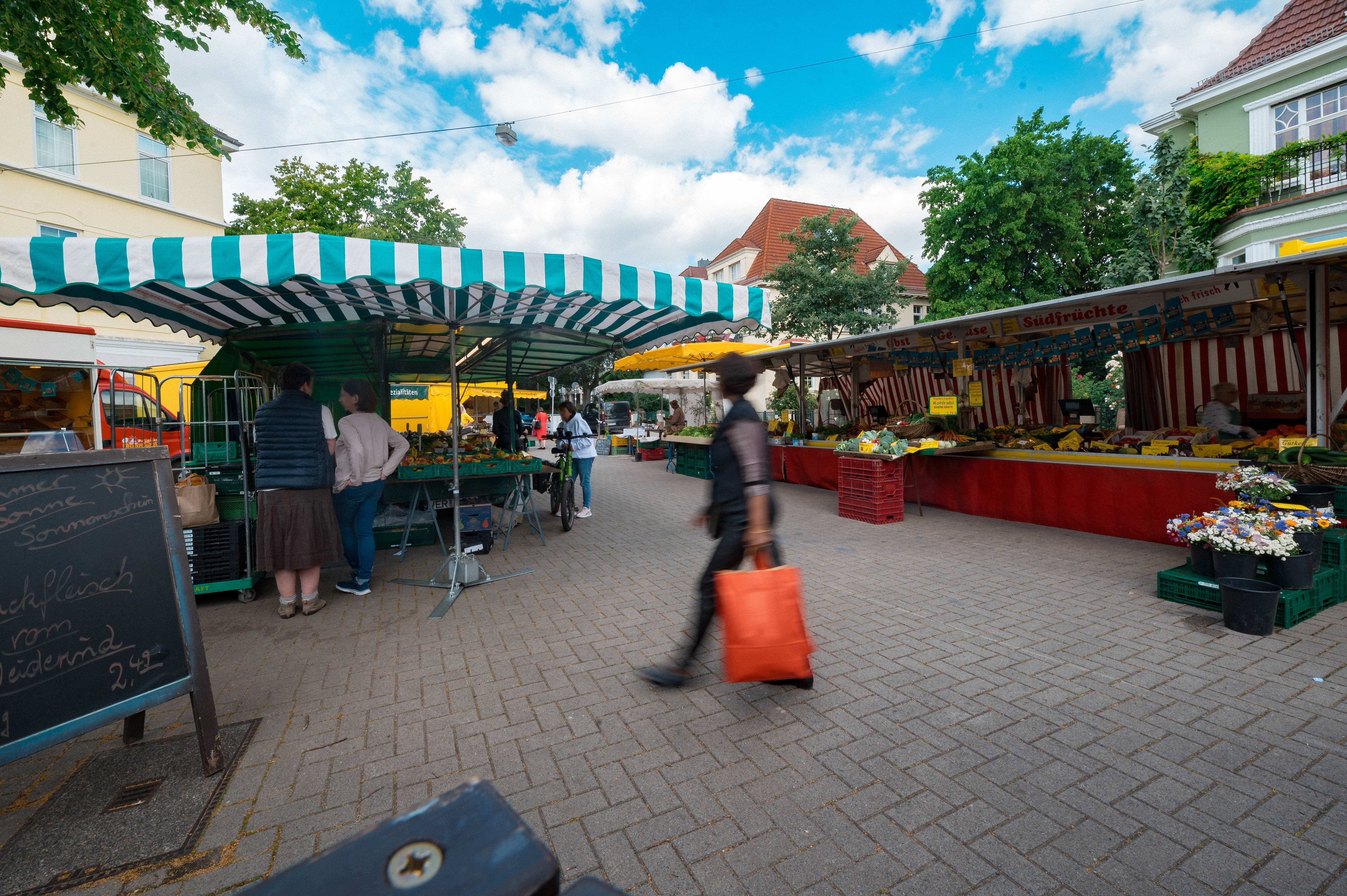Titelbild der Location Wochenmarkt Schwachhausen (Benqueplatz)