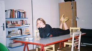 Performance „Vantage Point“ von Olga Hohmann im Rahmen der Ausstellung „nebula“
