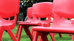 Kindertheater mit Frau Rettich: Chaos auf der Märchenwiese