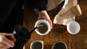 Tea x Porcelain - A modern tea ceremony with handcrafted vessels