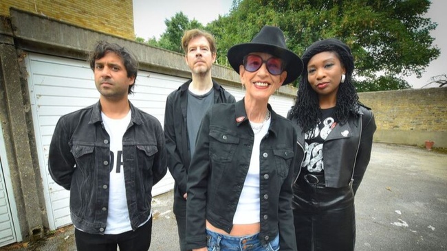 Au Pairs - Playing With A Different Sex | Foggy Notion