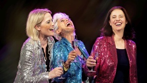 SEKT AND THE CITY - Frisch geföhnt und flach gelegt“