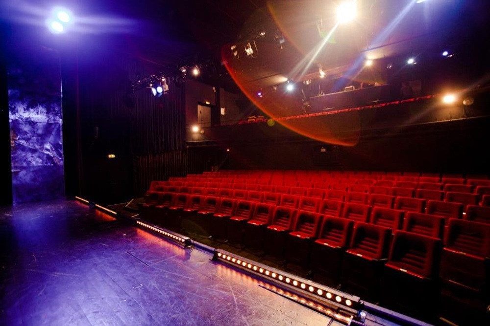 Halbe Treppe – Nach dem prämierten Film von Andreas Dresen