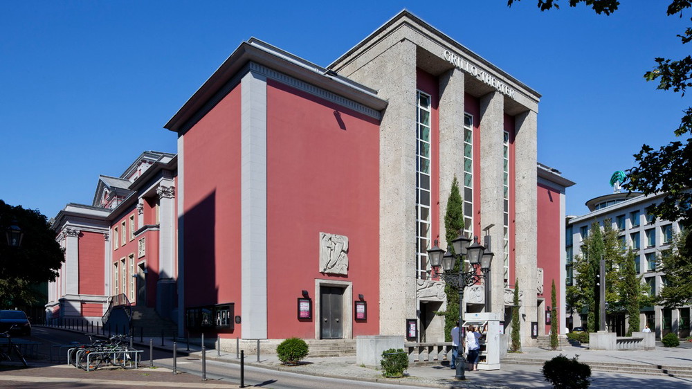 Pride Week: Aktion - Lesbischer Bücherschrank von FLiP e.V.