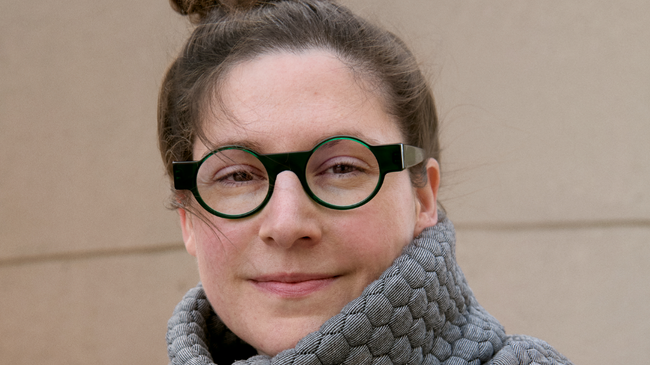 GESELLSCHAFTSSPIEL. Dora Zwickau liest aus ihrem Debütroman