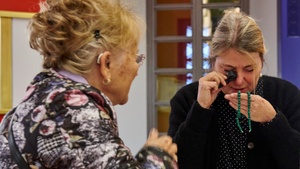 TRÖDEL ODER KOSTBARKEIT? Experten begutachten Ihre mitgebrachten Kunstgegenstände