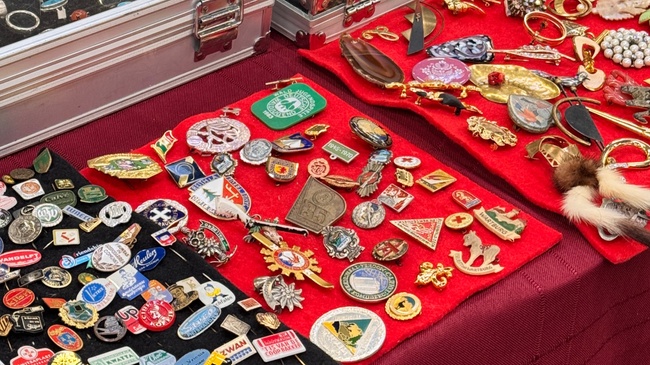 Düsseldorfer Flohmarkt am Blumengroßmarkt