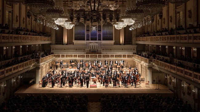 Rundfunk-Sinfonieorchester Berlin: Simone Young dirigiert Dvorák und Korngold