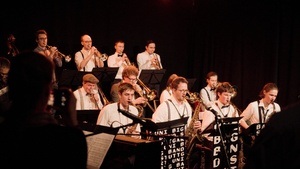 Let's Swing! Eine Zeitreise in die 1930er mit der Uni Big Band Stuttgart