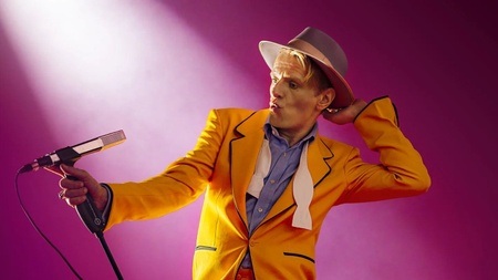 "HEROES" – Alexander Scheer singt David Bowie