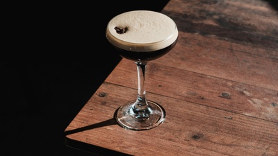 Kaffee trifft Cocktail: Der ultimative Espresso Martini Guide für Düsseldorf