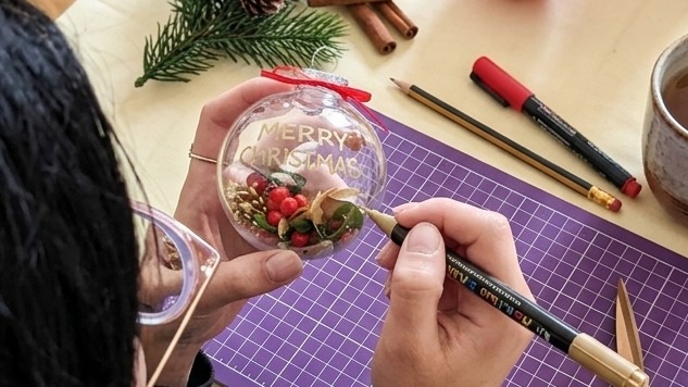 Kreativworkshop: Weihnachtskugeln bemalen