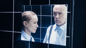 John Malkovich und Ingeborga Dapkūnaitė in Bernard-Marie Koltès’ „In der Einsamkeit der Baumwollfelder“ – Berlin-Premiere im Admiralspalast