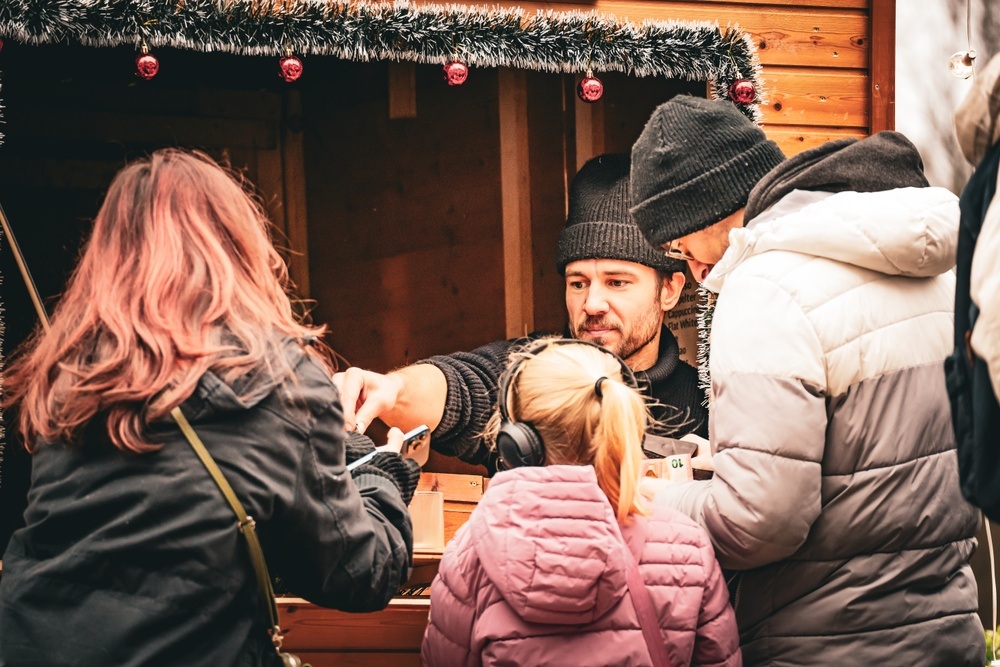 Veihnachtsmarkt 2024 in Köln-Kalk - Ein Fest der Vielfalt, Nachhaltigkeit und veganer Köstlichkeiten