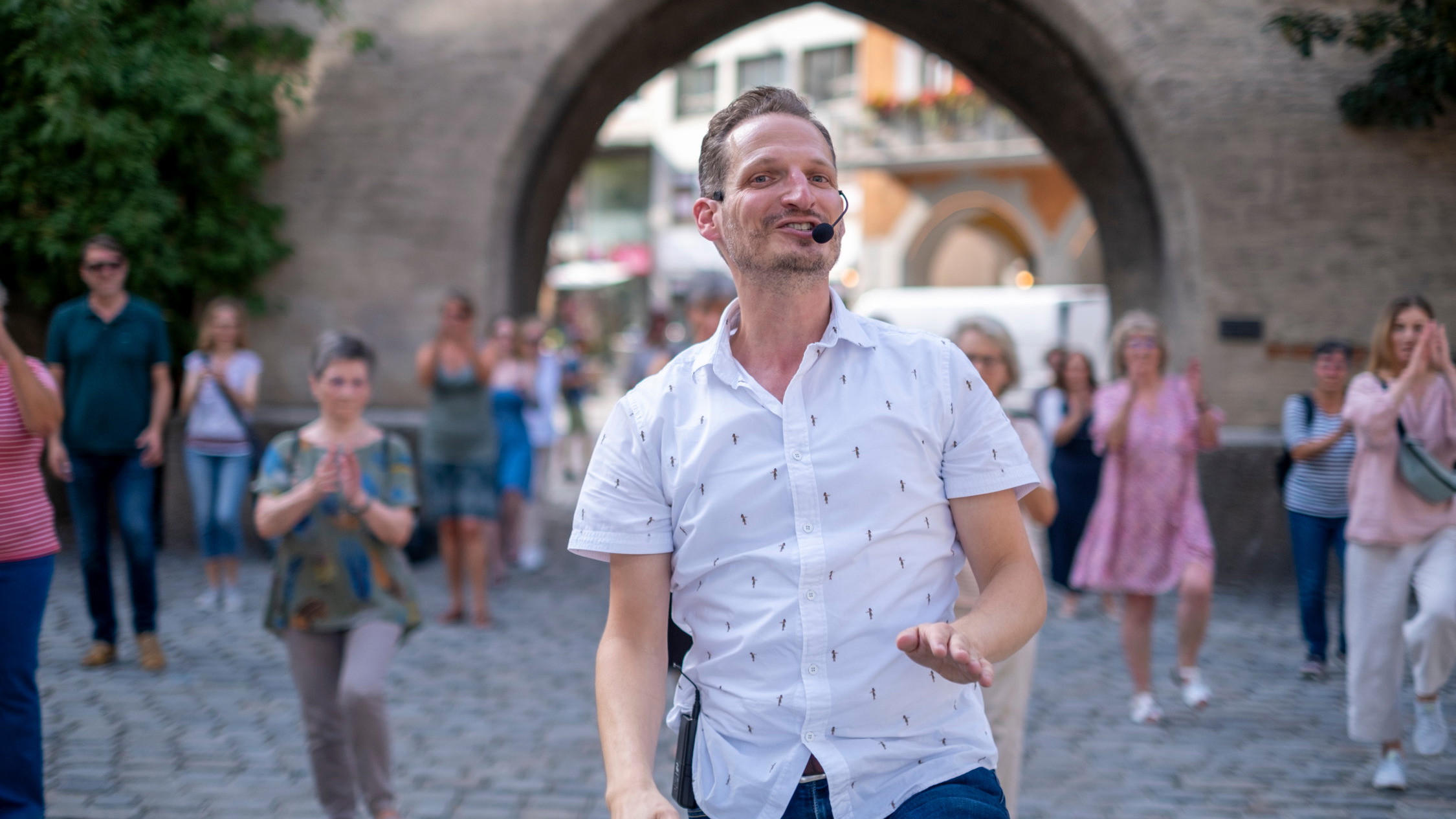Bavarian Line Dance im Innenhof des Isartors