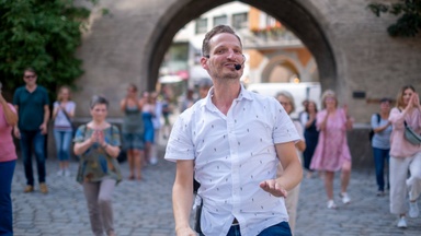 Bavarian Line Dance im Innenhof des Isartors