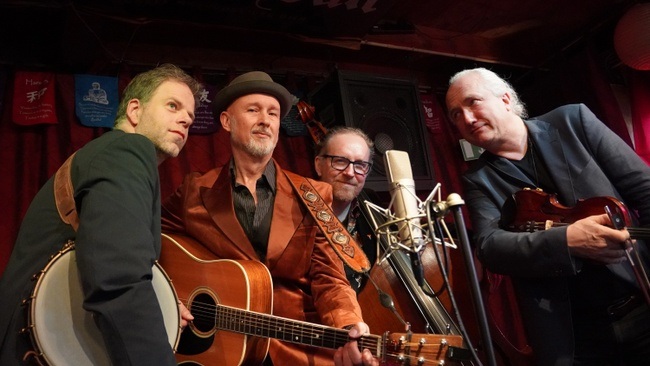 Crossdorf: Eric Devries and the Song & Dance Band: American Countrymusic aus den Niederlanden