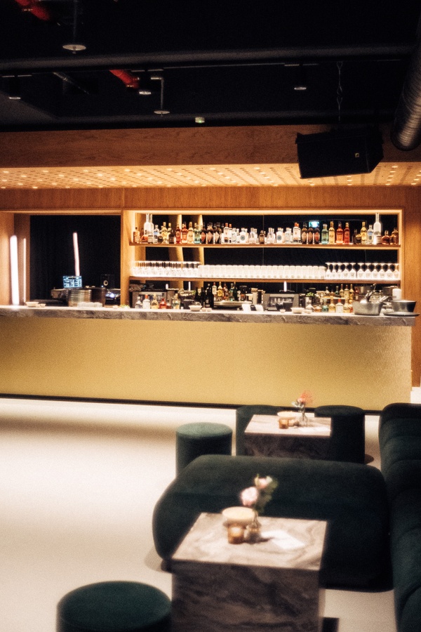 Oscho Backroom