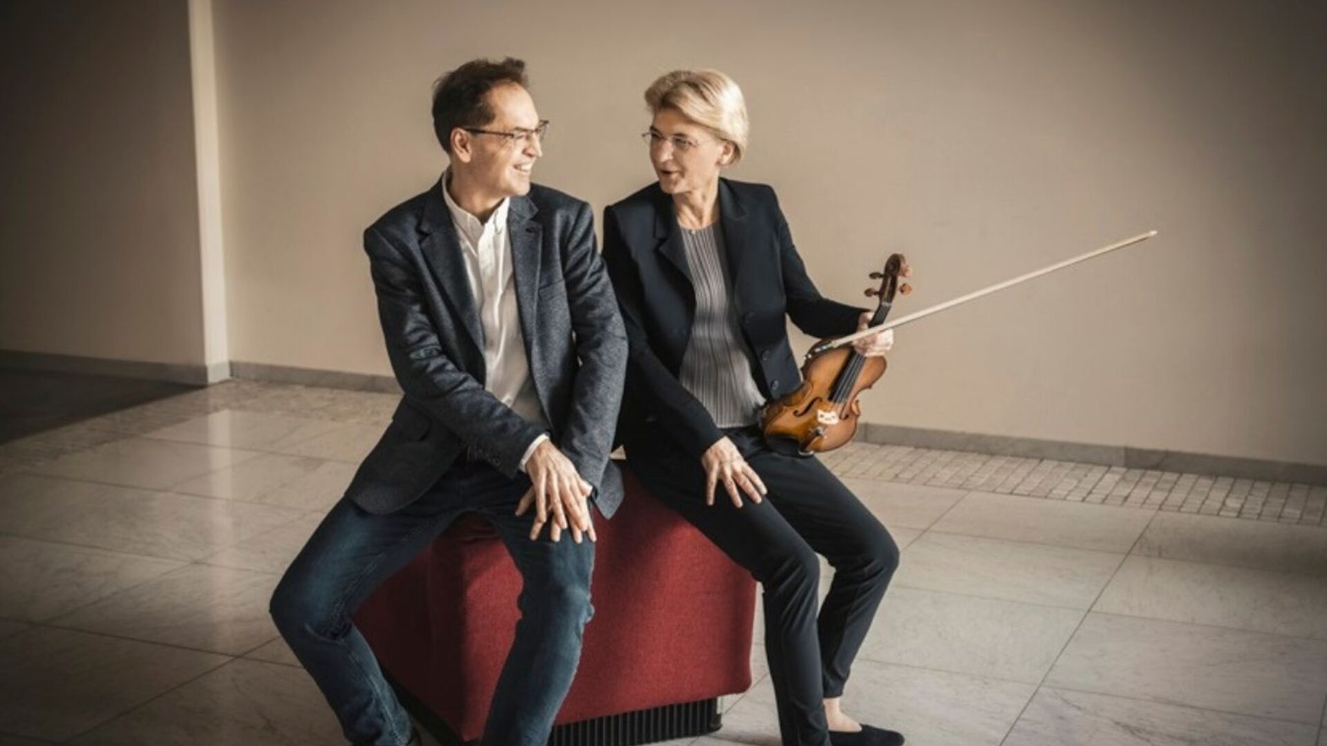 ANTJE WEITHAAS & DÉNES VÁRJON