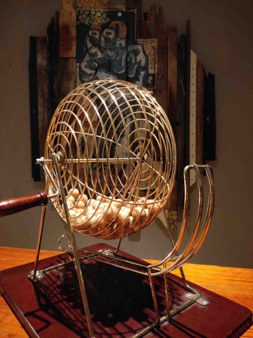 Soli-Bingo für Erinnerung, Aufklärung und gesellschaftliche Verantwortung. Alle Einnahmen des Abends gehen an HAKI e.V. und das Projekt „Stolpersteine im Norden“