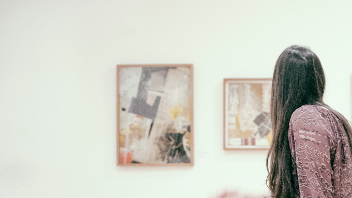 Kunst trifft Poesie: Polaroids, Malerei und Mixed Media