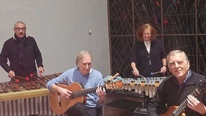 Zum 100. Geburtstag von Andrea Camilleri. Eine kulinarisch-musikalische Lesung Wolfram Koch & Ensemble Batuta