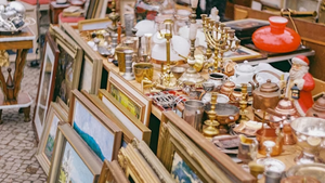 Städtischer Flohmarkt in der Uhlandstraße