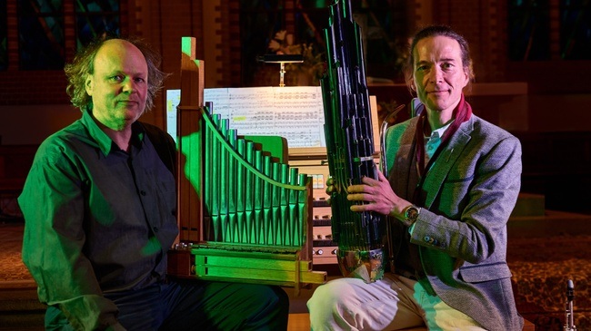 Mit 3 Orgeln und 2 Saxophonen um die Welt