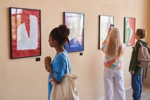 Führung durch die Ausstellung „Lederkunst“