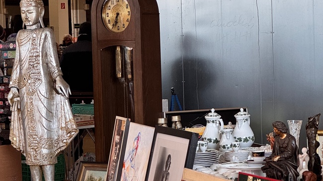 Düsseldorfer Flohmarkt am Blumengroßmarkt