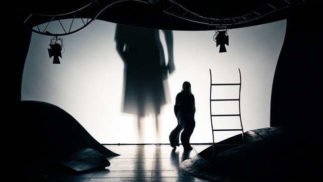 »Spiel des Schwebens« von Anja Hilling