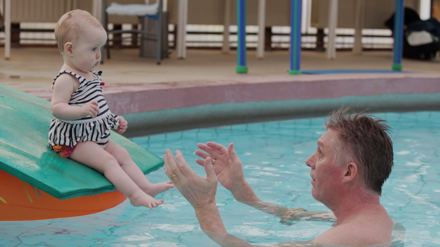 Snorri & der Baby-Schwimmclub