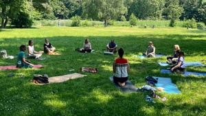 Outdoor Yoga im Beethovenpark