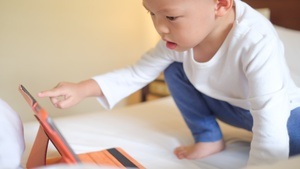 Online: Viele bunte Medien- für Eltern mit Kindern von 0-6 Jahren.