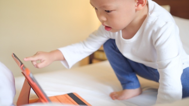 Online: Viele bunte Medien- für Eltern mit Kindern von 0-6 Jahren.