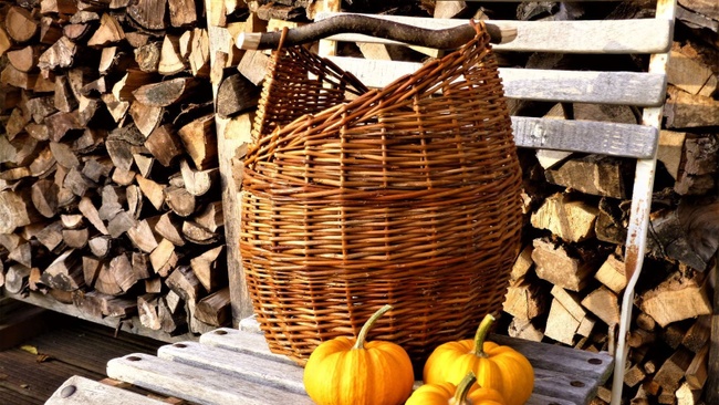 Skulpturale Weidenkörbe