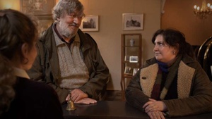 TREASURE - FAMILIE IST EIN FREMDES LAND