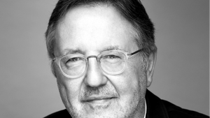 „Zwei Spuren im Schnee – Rainer Moritz’ Schlittenfahrt durch die Welt der Weihnachts- und Winterschlager“